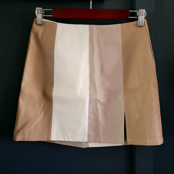 NWT‎ Le Lis Neutral Color Faux Leather Mini Skirt Colorblock Size Small - Picture 1 of 10